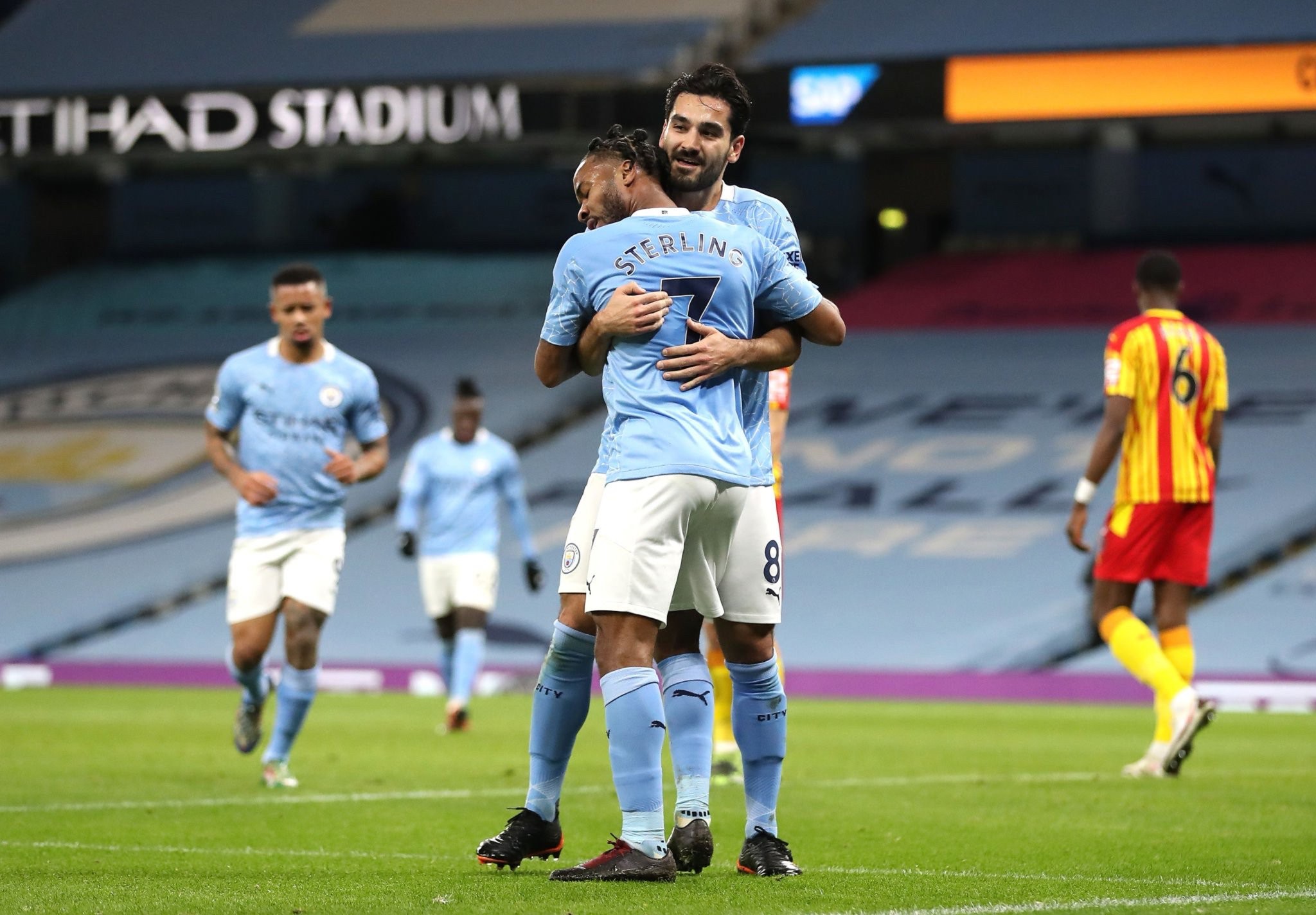 中扮演了至 中扮演了至